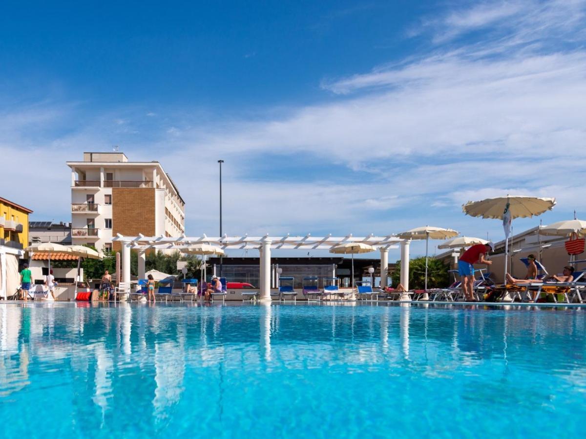 Hotel Tokio Village - Azzurro Club Lido Di Savio Exterior photo